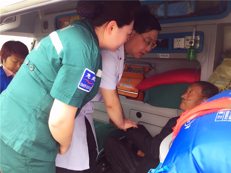 跨省紧急救援尘肺患者安全抵达铜川矿务局中心医院