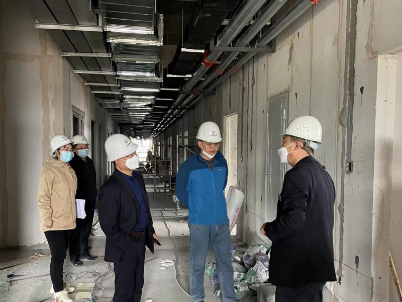 铜川矿务局中心医院领导带队检查新建门诊大楼施工安全